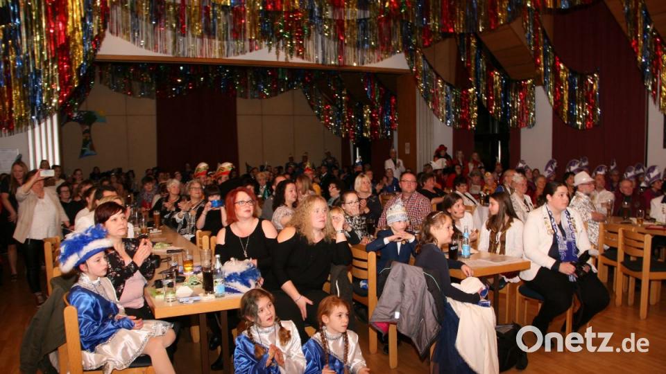 Galaabend der Faschingsgesellschaft Weiß-Blau Wiesau. Bild: wro