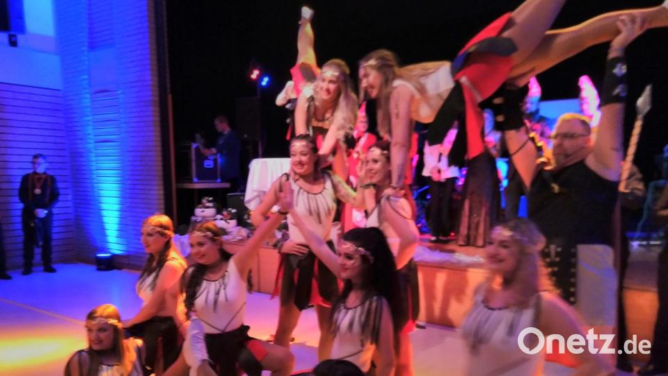 Moderne Riedener Gladiatorinnen kämpfen nicht nur. Bild: mma