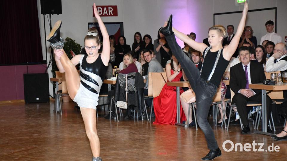 Um solche tänzerische Höchstleistung zu bringen, ist diszipliniertes Training ein absolutes Muss. Bild: Freya Stöckl
