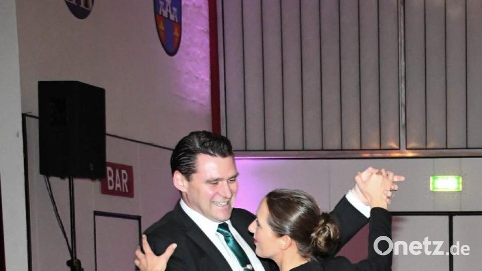 Landrat Thomas Ebeling und seine Frau Sina legten eine heiße Sohle aufs Parkett. Bild: Freya Stöckl