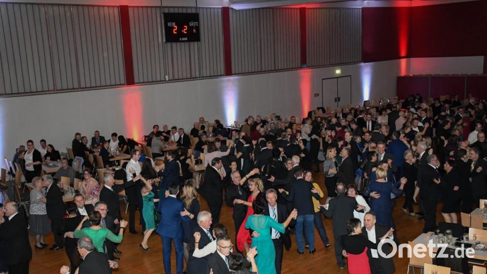 Der Stadtball 2019 kam bestens an. Viele Paare genossen den kurzweiligen Tanzabend. Bild: Freya Stöckl