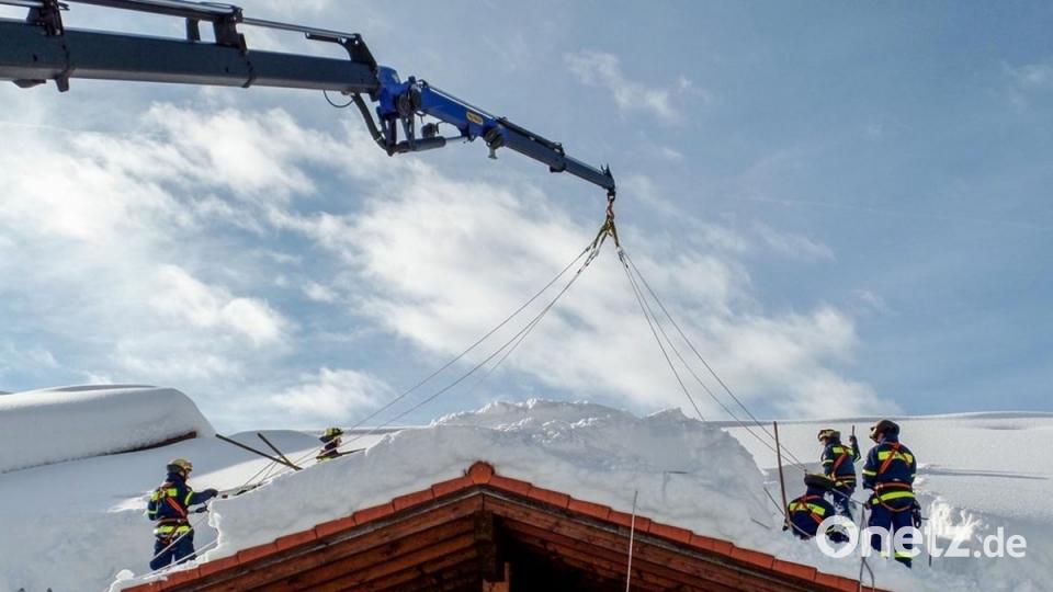 Das Technische Hilfswerk aus Amberg beim Einsatz in Traunstein. Bild: Sascha Müller