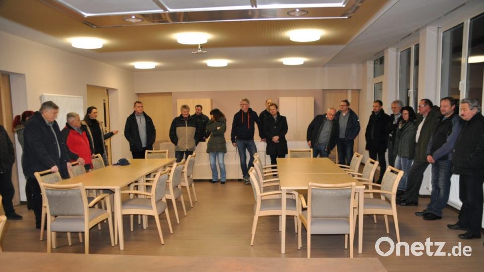 Besichtigung neue Tagespflegestation Diakonie Speichersdorf. Der Gemeinderat im Aufenthalts-, Ess- und Wohnbereich. Bild: ak