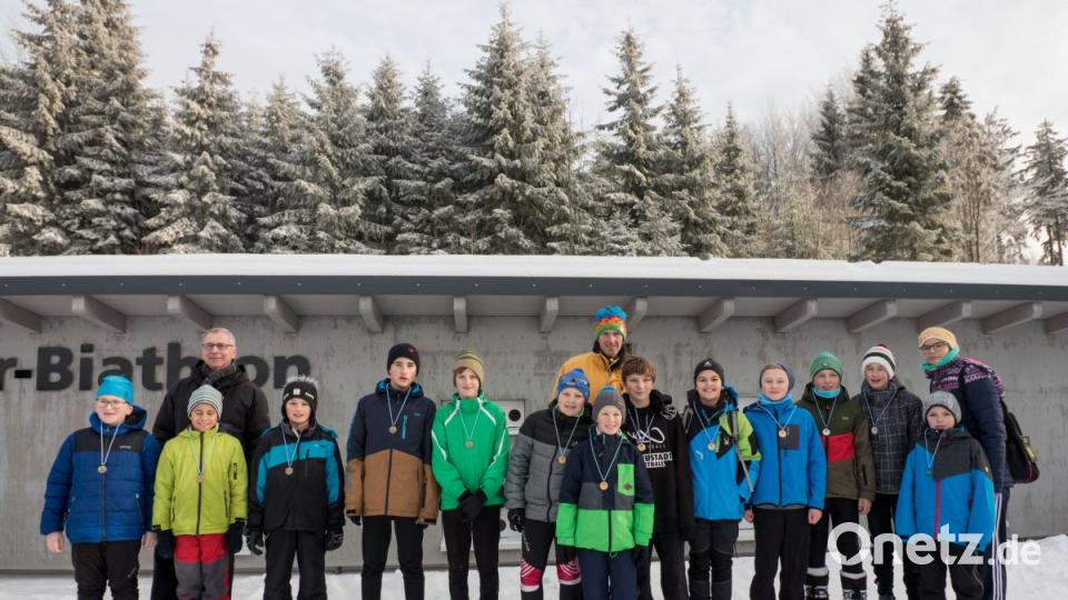 In der Klasse Jungen IV erreichte das Gymnasium Neustadt den ersten Platz in der Bezirksmeisterschaft. Bild: dtr