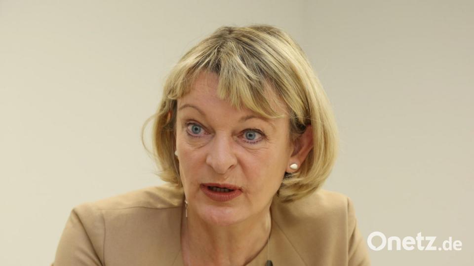 OTH-Präsidentin Professor Andrea Klug: &quot;Das Wahlrecht ist ein Meilenstein zur Gleichberechtigung. Es wurde viel erreicht. Nach 100 Jahren ist aber immer noch viel zu tun, damit wir das Potenzial, das in uns allen steckt, nutzen können. Dafür sollten wir – Frauen und Männer – uns einsetzen.&quot; Bild: Gerhard Götz