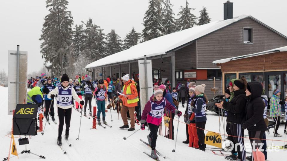 Beinahe 250 Schüler aus 13 Schulen des Regierungsbezirks Oberpfalz kämpften auf der Silberhütte um die Bezirks- und Kreismeisterschaft. Bild: dtr