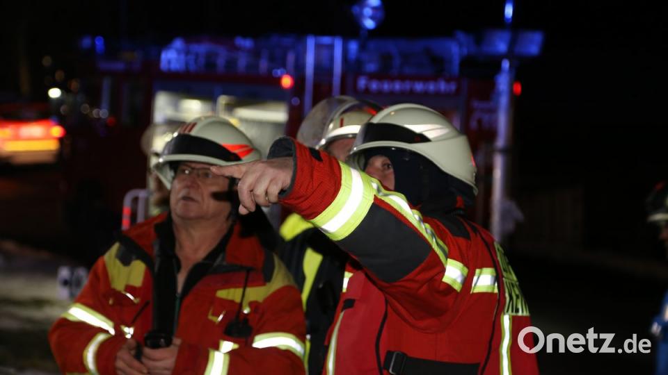 Bei einem Großbrand in Ebnath brennt in der Nacht zum Donnerstag eine Scheune nieder. Es entsteht ein sehr hoher Schaden. Bild: rw