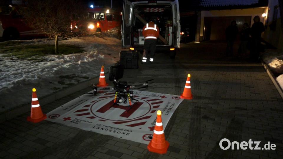 Bei einem Großbrand in Ebnath brennt in der Nacht zum Donnerstag eine Scheune nieder. Es entsteht ein sehr hoher Schaden. Bild: rw