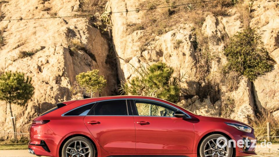 Auf 4,61 Meter streckt sich das Topmodell der dritten Ceed-Generation. Mit nur 1,42 Meter ist es der Flachmann im C-Segment. Bild: Kia