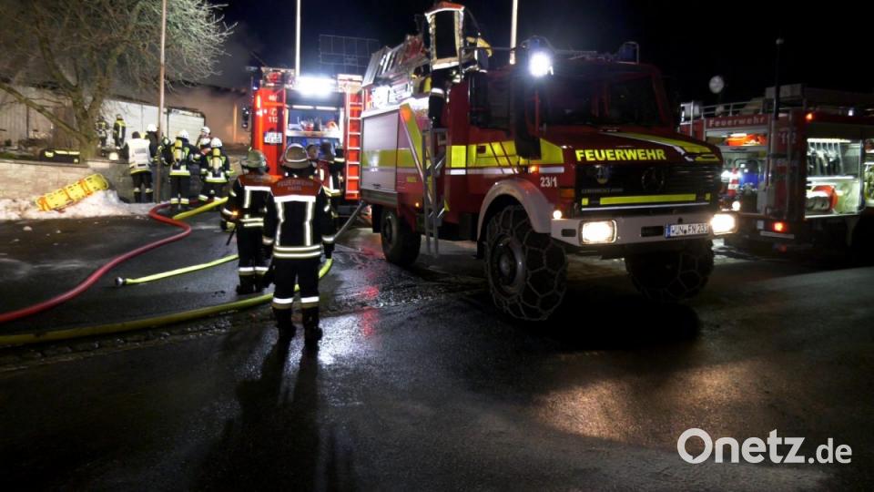 Bei einem Großbrand in Ebnath brennt in der Nacht zum Donnerstag eine Scheune nieder. Es entsteht ein sehr hoher Schaden. Bild: rw
