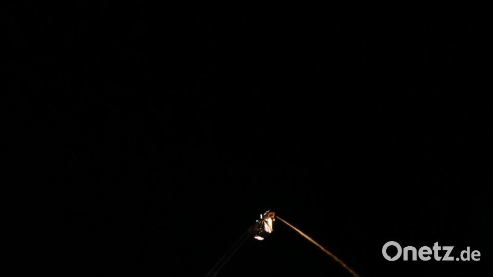 Bei einem Großbrand in Ebnath brennt in der Nacht zum Donnerstag eine Scheune nieder. Es entsteht ein sehr hoher Schaden. Bild: rw