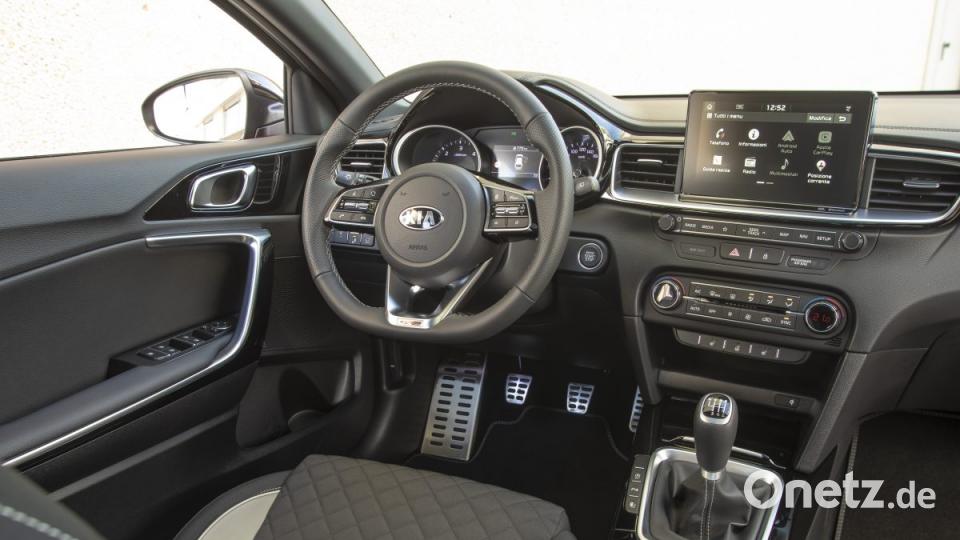 Der Fahrer findet einen aufgeräumten Arbeitsplatz. Bild: Kia