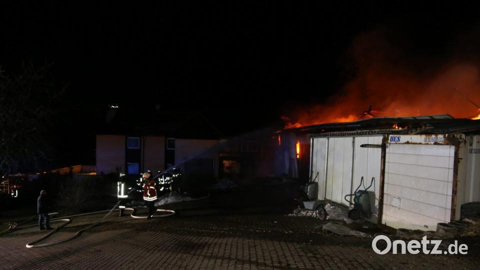 Bei einem Großbrand in Ebnath brennt in der Nacht zum Donnerstag eine Scheune nieder. Es entsteht ein sehr hoher Schaden. Bild: rw