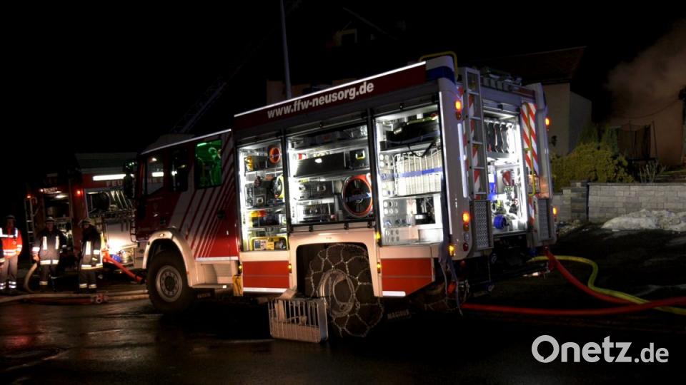 Bei einem Großbrand in Ebnath brennt in der Nacht zum Donnerstag eine Scheune nieder. Es entsteht ein sehr hoher Schaden. Bild: rw