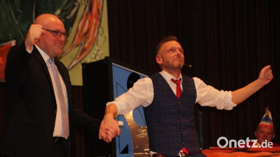 Hannes Kohrhammer mit Oberbürgermeister Oliver Weigel. Bild: kro