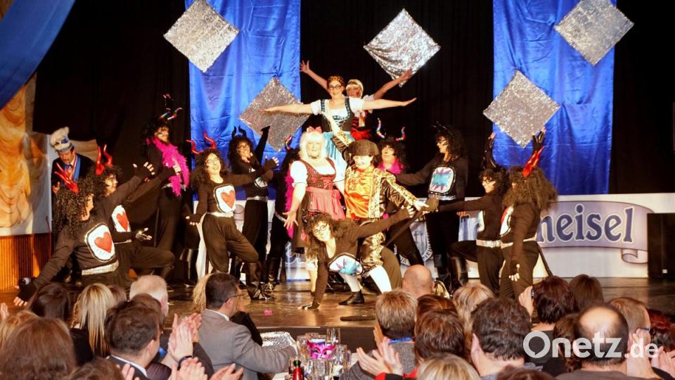 Das Unisex-Ballett Helenesia Mehlmeisel mit dem Programmteil „Stiere“. Bild: bkr