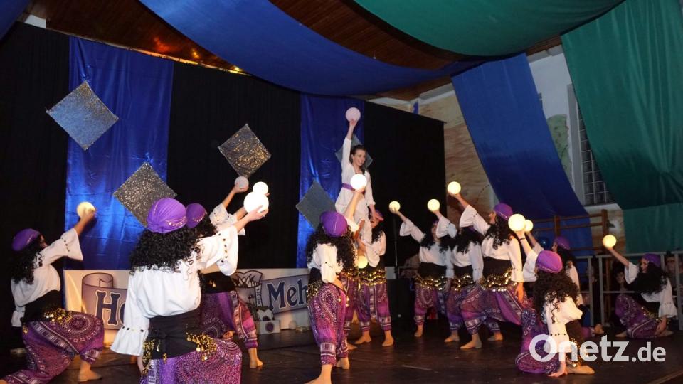 Schautanz der Helenesia Mehlmeisel „Wahrsagerinnen“. Bild: bkr