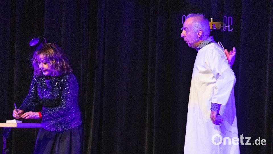 In den Sketchen wird das Publikum auf eine Zeitreise durch 35 Jahre Bühnengeschichte mitgenommen. Die Sketche haben dabei nichts von ihrer Aktualität eingebüßt Bild: chl