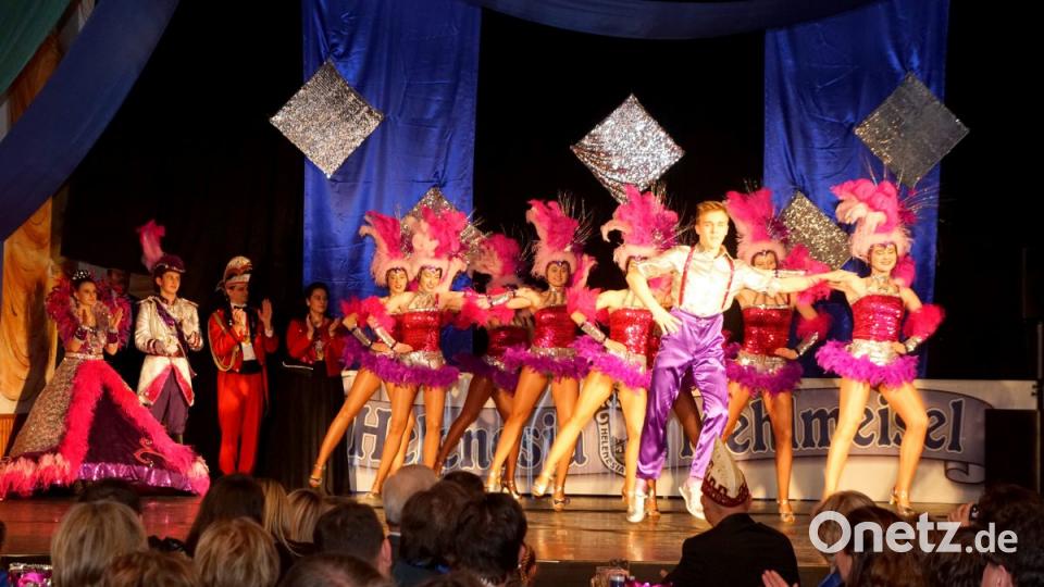 Aus der Oberpfalz die Narhalla Windischeschenbach mit ihrem Gardetanz. Bild: bkr