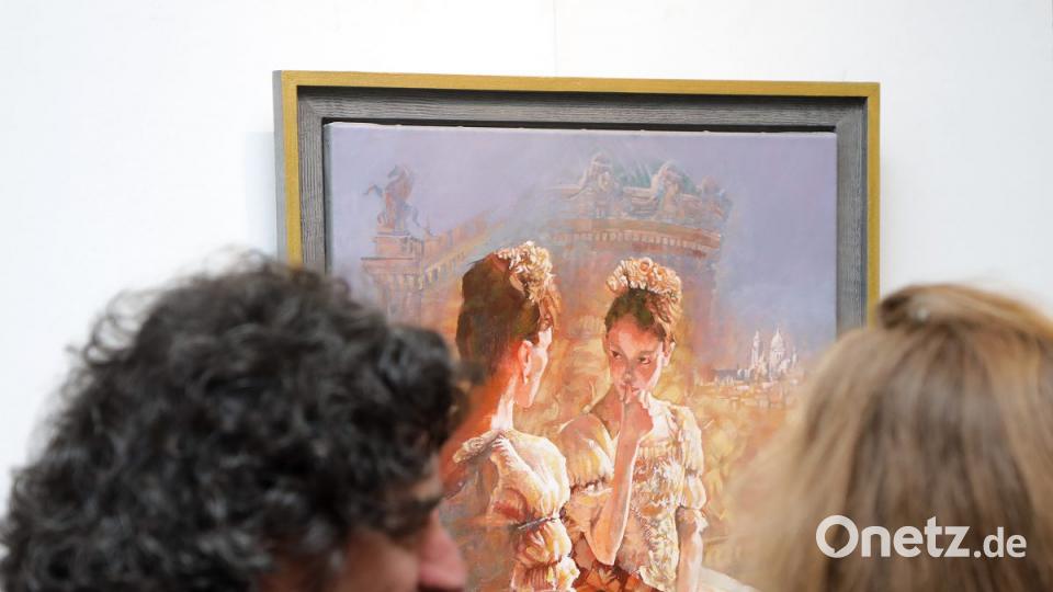 18 Werke haben sich Kunstinteressierte bei der Vernissage zu "Corps et Ames" von französischen Künstlern der Partnerstadt Perigueux angesehen. Bild: Wolfgang Steinbacher