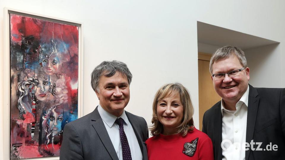 18 Werke haben sich Kunstinteressierte bei der Vernissage zu "Corps et Ames" von französischen Künstlern der Partnerstadt Perigueux angesehen. Bild: Wolfgang Steinbacher