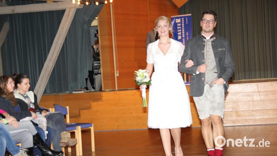 Erstmals wurden auch Trachten gezeigt: Beim Publikum kam das bestens an. Bild: ads