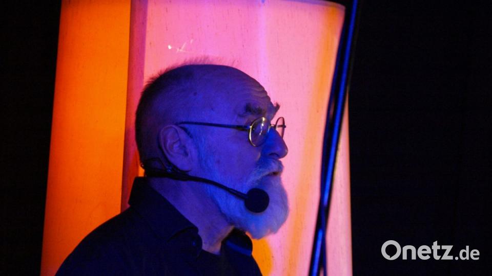 Ein umfangreiches Programm mit vielen Facetten bot sich im Musikomm. Die &quot;Vilstalente&quot;, bestehend aus Peter Seidl (im Bild) und Fritz Pawlick, spielten Musik aus allen Genres. Bild: sba