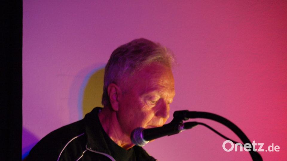 Fritz Pawlick ist für die Musik zuständig. Er bekam die Texte von Seidl, und peppte sie mit passenden Klängen auf. Die Musik sei wie ein Gewürz, die Mischung macht den guten Geschmack. Bild: sba
