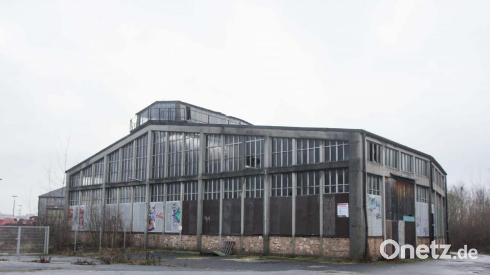 Der Lokschuppen dürfte nach Göltls Einschätzung das größte leerstehende Gebäude der Stadt sein. Bild: exb