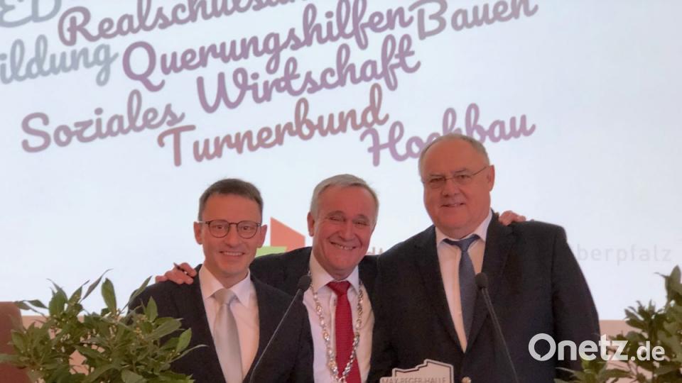 OB Kurt Seggewiß mit den Bürgermeistern Jens Meyer (links) und Lothar Höher. Bild: Karin Wilck