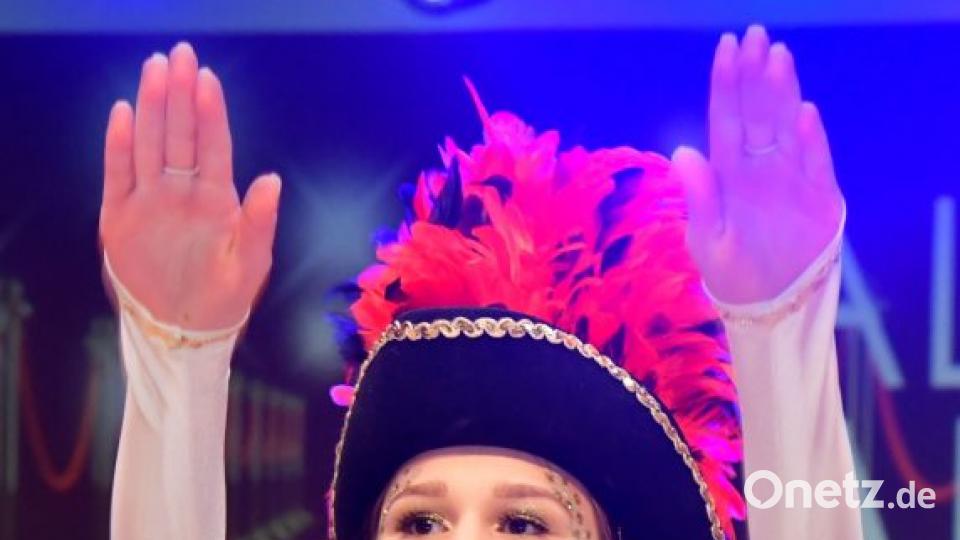 Die Prinzengarde der Narrhalla Rot-Gelb Amberg lieferte einen überzeugenden, zackigen Gardetanz auf der Tranzfläche ab. Bild: tk