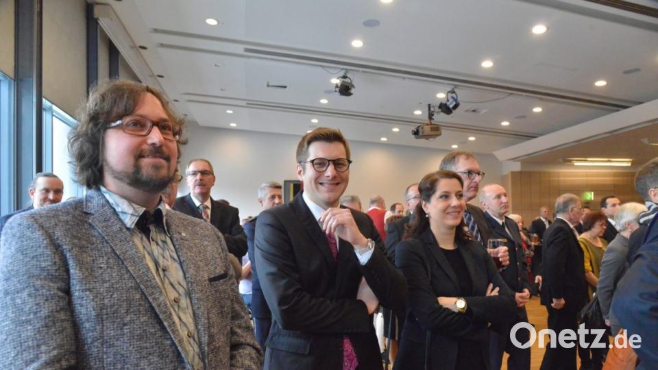 Einzelhändler-Sprecher Tobias Sonna (links) mit Stadtmarketing-Chefin Andrea Janker (vorne, rechts). Bild: Karin Wilck