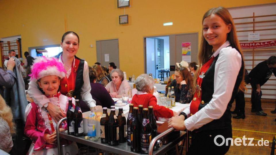 Sie sorgten für Nachschub und hatten alle Hände voll zu tun. Bild: gag