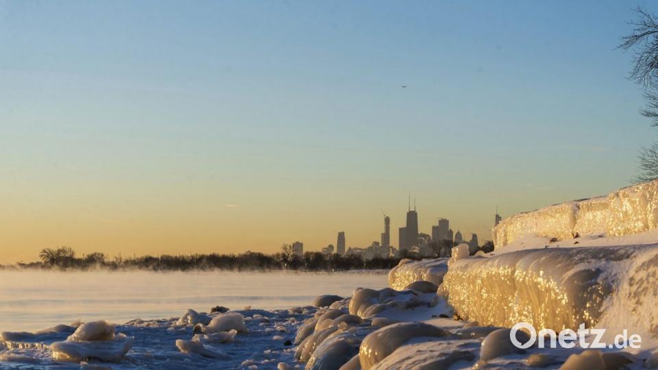 Das Ufer des Sees in Chicago ist zugefroren. Die eisigen Temperaturen in der Region haben dazu geführt, dass manche Schulen geschlossen bleiben mussten. Bild: Tyler Lariviere