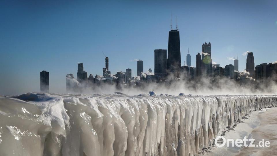 Die Kältewelle in den USA ließ das Ufer des Lake Michigans bei Chicago vereisen. Bild: Scott Olson/Getty Images/AFP