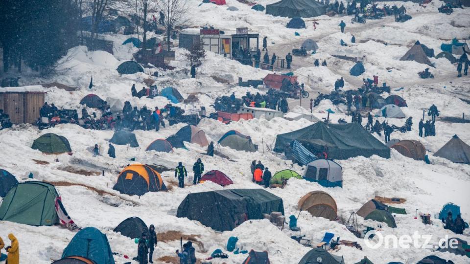 Rund 3000 Motorradfahrer kamen am Wochenende zum "Elefantentreffen" nach Thurmansbang. Bild: Armin Weigel/dpa