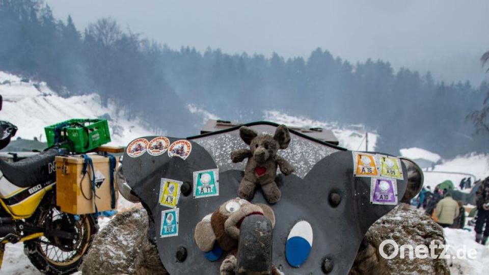Rund 3000 Motorradfahrer kamen am Wochenende zum "Elefantentreffen" nach Thurmansbang. Bild: Armin Weigel/dpa