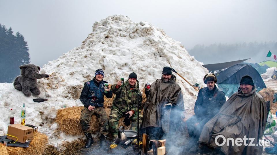 Rund 3000 Motorradfahrer kamen am Wochenende zum "Elefantentreffen" nach Thurmansbang. Bild: Armin Weigel/dpa