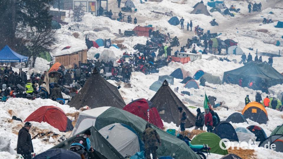Rund 3000 Motorradfahrer kamen am Wochenende zum "Elefantentreffen" nach Thurmansbang. Bild: Armin Weigel/dpa