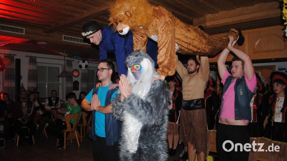 Das knackige Männerballett der Garde Neustadt Bild: gag