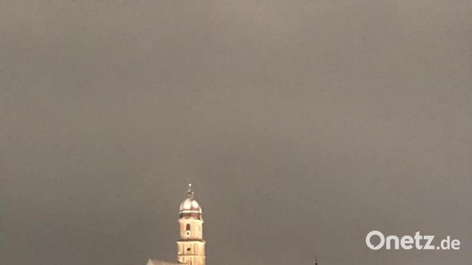 Der Amberger Martinsturm an einem Winterabend. Bild: Petra Canu