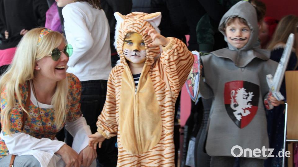 Kinderfasching der Narrhalla Rot-Gelb Amberg im ACC Bild: dwi