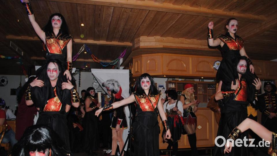 Mit vielen Gästen feierte die DJK Neustadt einen rauschenden Sportlerball. Bild: gag