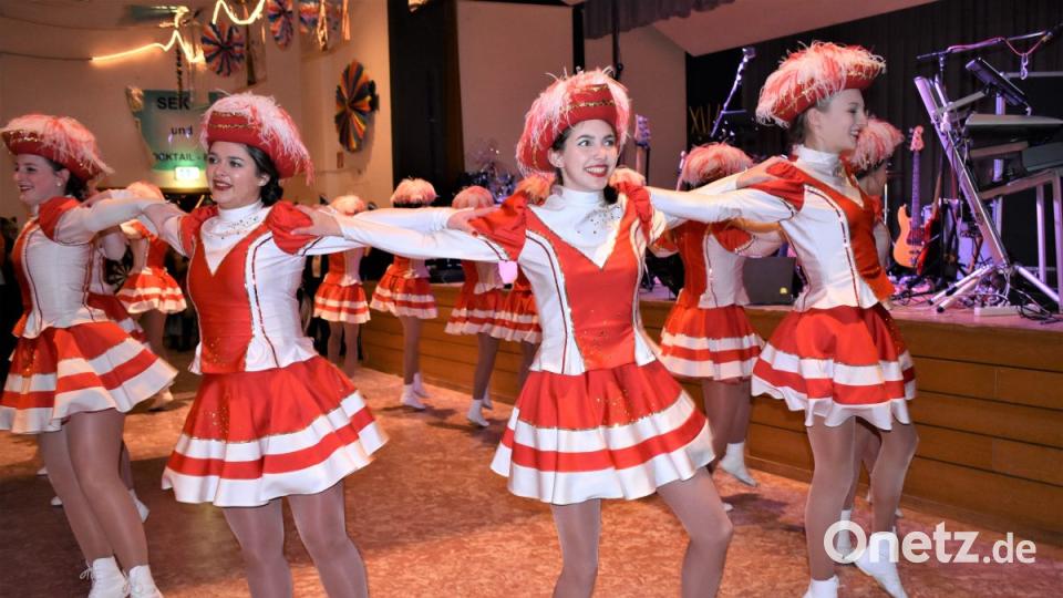 Die Eschenbacher Garde zeigt, was sie kann. Bild: rgr