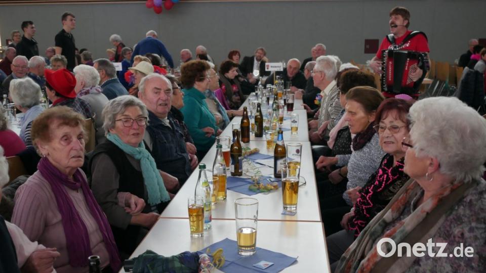 Viel Spaß hatten die Teilnehmer des 41. Seniorenfaschings des Landkreises Tirschenreuth. Bild: tr