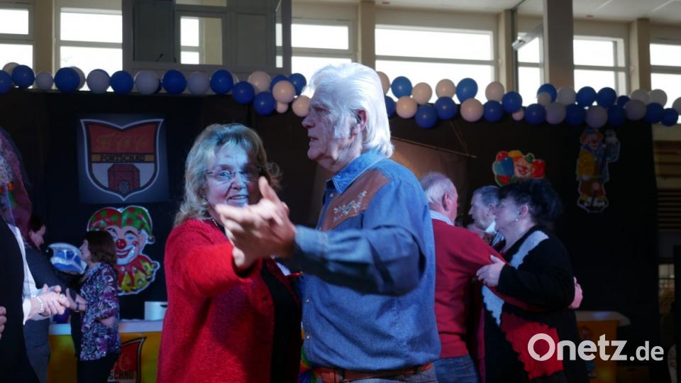 Viel Spaß hatten die Teilnehmer des 41. Seniorenfaschings des Landkreises Tirschenreuth. Bild: tr