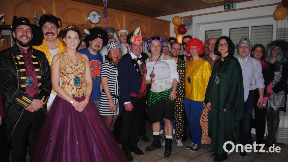 Mit vielen Gästen feierte die DJK Neustadt einen rauschenden Sportlerball. Bild: gag