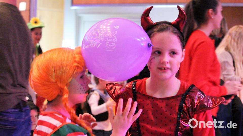 Kinderfasching der Narrhalla Rot-Gelb Amberg im ACC Bild: dwi