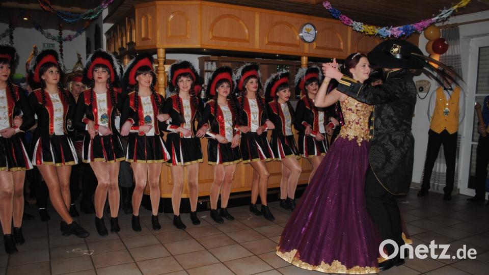 Mit vielen Gästen feierte die DJK Neustadt einen rauschenden Sportlerball. Bild: gag