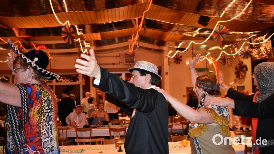 Die Tanzfläche gehört am Samstag den Narren. Bild: rgr